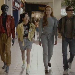 Nightcrawler, Jubilee, Jean Grey, and Cyclops at the mall (X-Men: Apocalypse)