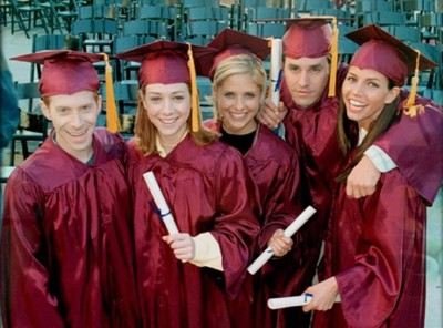 Oz, Willow, Buffy, Xander, and Cordelia pose smiling in their graduation caps and gowns, holding diplomas