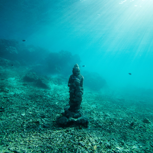 sculpture at bottom of ocean