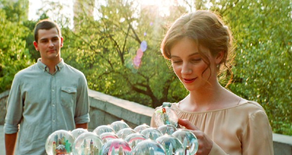 Ben approaching Tara at Central Park while she looks at snow globes