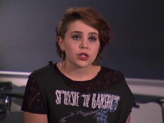 Mae Whitman as Mary Elizabeth, rocking a band tshirt and a single long earring