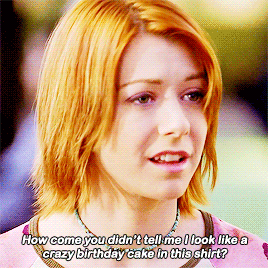 Willow, wearing a pink shirt, talking to Buffy on the campus patio
