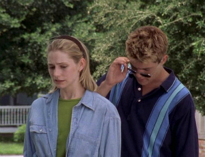 Pacey, with newly blonde hair, lowers his aviators behind Meredith Munroe as Andie McPhee