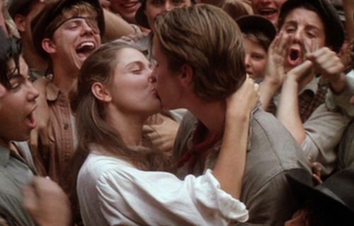 Sarah and Jack, kissing in the middle of a crowd of newsies