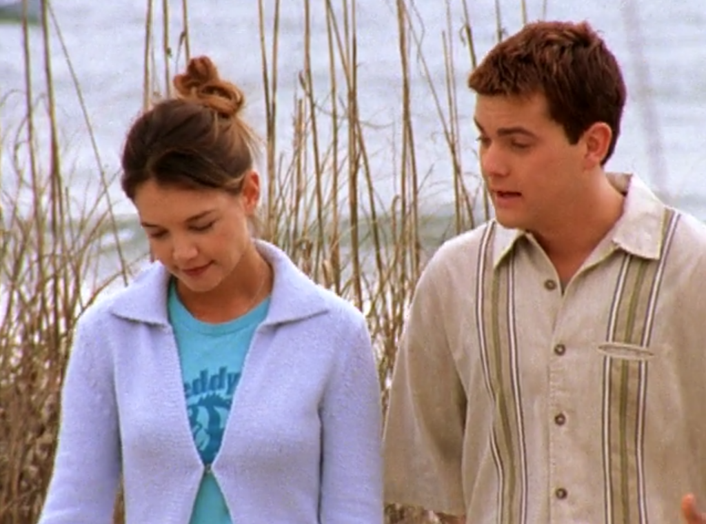 Joey and Pacey walking through the beach, having a nice talk