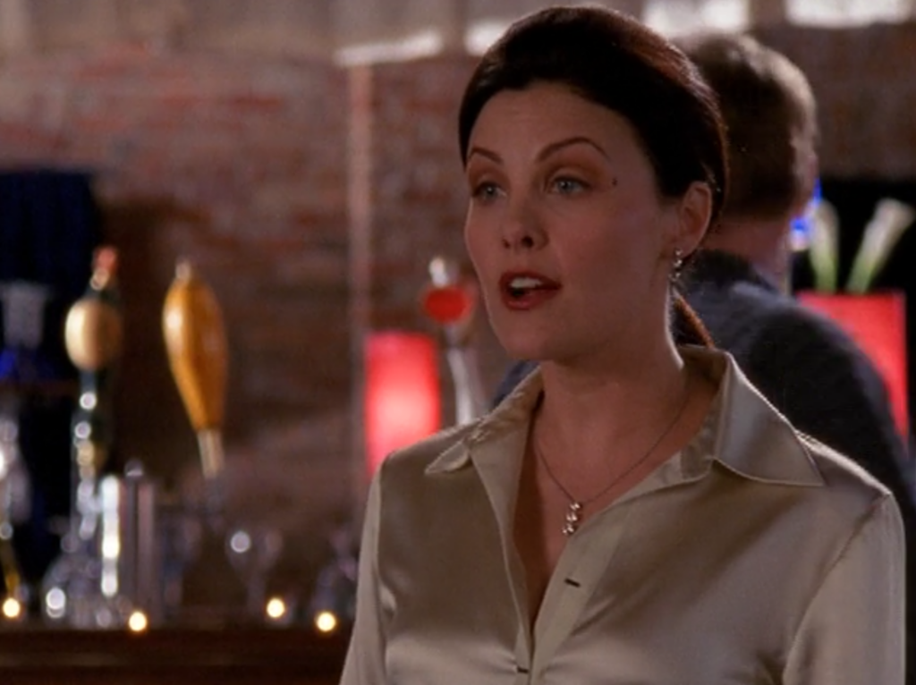 Sherilyn Fenn as Alex