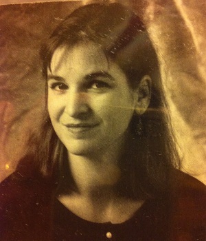 A photo of a young Sarah Dessen, with dark hair and bangs